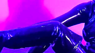 Gimp Cleans Sweaty Feet