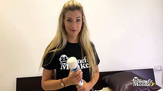 Sloppy blonde – Shona River pops hard playing with her sex toys on the couch  benefit monkey