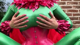 Amateur cd in latex masturbating dildoing