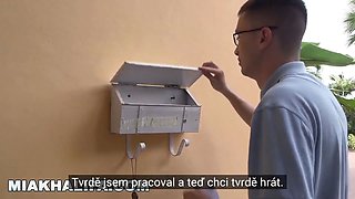 Mia Khalifa - arabská pornohvězda učí virgin, jak mít porno se ženou