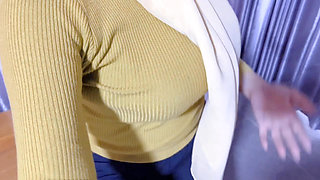 Hijab aunty sells herself in hotel makes customers crot