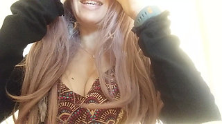 Hairy aunt knows how to make you happy