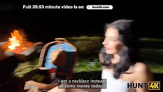 Hunt4k. sexy thin dark haired doesn’t care about her boyfriend and is giving a Sloppy Blowjob to a stranger