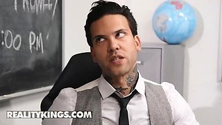 Reality kings - college sweetie Vina Sky makes her budge to fuck her supervisor on her last training day