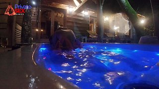 Anal Fuck and Orgasm in the Jacuzzi