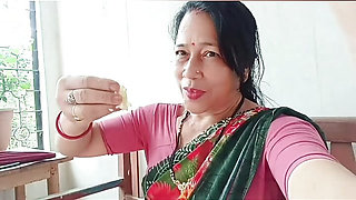 Newly married Bhabhi seduce by bra seller in the home
