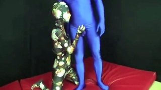 Amateur CDin latex dildoing