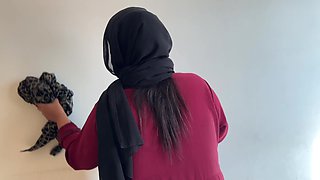 Hijab Hookup - Curvy Muslim Real Maid Fucked by Home Owner While She Cleaning Bed Room
