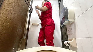 Camera catches nurse pissing in hospital bathroom(bbw)