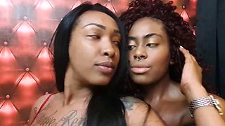 Lesbians kissing 2: Ebony, Fetish  Deep Kissing Porn