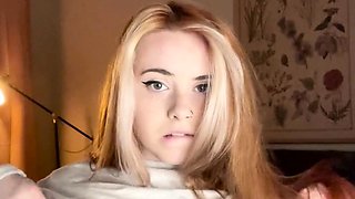 Amateur Blonde Teen Plays Solo with Toy Webcam Porn