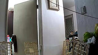 【割れカメラ】家庭内美女の日常露出集