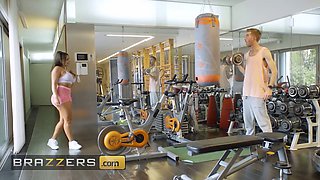 Danny drills La Paisita's wet pussy at the gym while wife's away - BRAZZERS