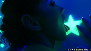 An Angel's Ass Glows In The Dark With James Deen, Angel Dark - Brazzers