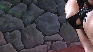 Muscle Mistress Pegging