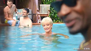 Grandma Has A Craving In The Pool BBC - Hd porn 1080p