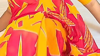 Indian Desi Bhabhi Fucking Delivery Boy in Doggy Style Wearing Saree While Her Husband Is Out of Town