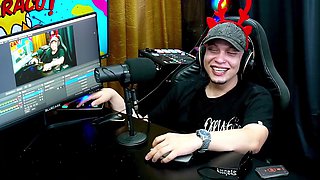 Psy Lunar got really horny in the middle of the Podcast, she started fingering herself really nicely, how delicious! - Podcast Pápum no Barraco!