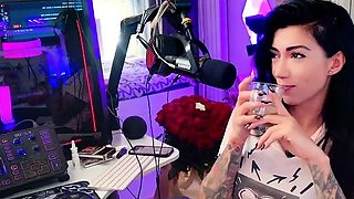 Hot amateur webcam teen masturbates for their fans