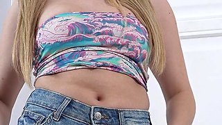 Irinia Cage Wetting Her Jeans Shorts 4K Multicam