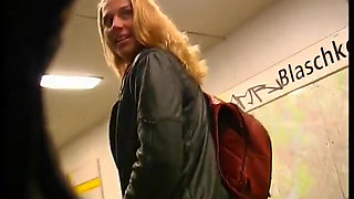 Blonde teen with big ass seducing her pussy with bottle