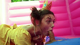 Brunette Beauty Shrooms-Q Gets a Hairy Outdoor Cumshot at