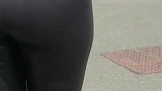 Jaye Rose flashes her ass in outdoor amateur action