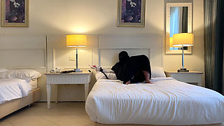 In a Hotel Room He Met an Arab Girl