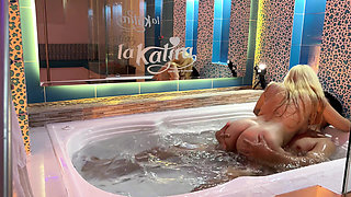 Fucking Colombian in the Jacuzzi I Cum in Her Pussy Under Water