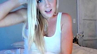 Blonde emo amateur solo masturbation