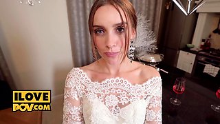 Runaway bride gives a blowjob to stranger driver and gets her hoochie nailed hard
