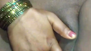 Indian desi bhabhi fingaring who like my pussy comment me