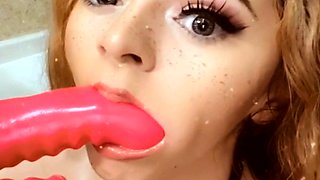 Pissing masturbating babe solo toy play