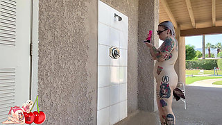 Shaking My Ass & Showering Naked at the Public Pool