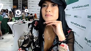 amateur asian flowerr flashing boobs on live webcam