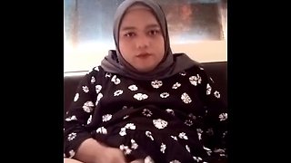 Horny Crossdresser Hijab Full Video