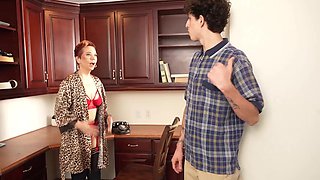 Mature Ruby Lynne wearing lingerie gets fucked in the kitchen