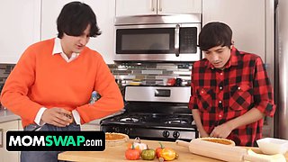 Step mummy cougar friends & their stepsons join foce this thanksgiving to feast together - momswap