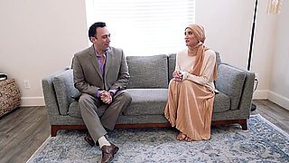 Arab hijab MILF Chloe Amour on a blind date got her horny for the guy