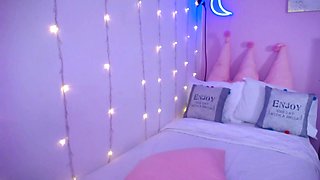 Appetizing webcam MILF hot solo