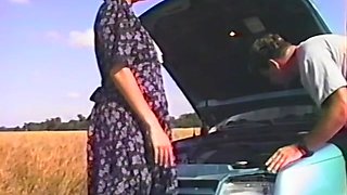 Horny slut pays for her car repair with her pussy outdoors