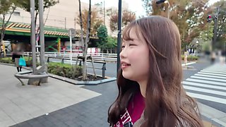 【夜景の中に浮かび上がる満月尻】制服着せたら完全に学生じゃん！！あどけなさ残る幼顔の少女が登場！見た目通りの恥ずかしがりや受け身体質だけど意外と経験人数は多め？！