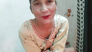 Abbu ke na rahne par little step brother ne choda