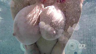 British Star’s Natural Tits Loom Over Us At Swimming Pool