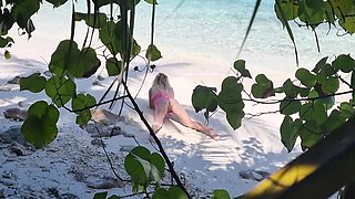 Sex on the Beach - Amateur Nudist Voyeur