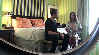 Curvy MILF Likes a Good Pound – Hardcore Brunette Sex