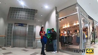 Hunt4k. hunter meets super-hot model who lingers without cash