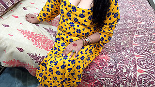 Indian beautiful wife cheated on husband and enjoyed sex with her boss in the hotel room - first time
