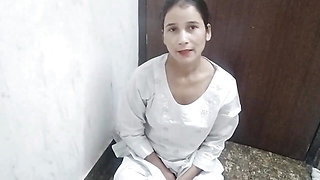 School girl ko kursi par baitha kar chod diya