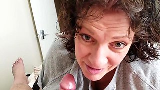 Amateur mature Diane blowjob for hubby s boss